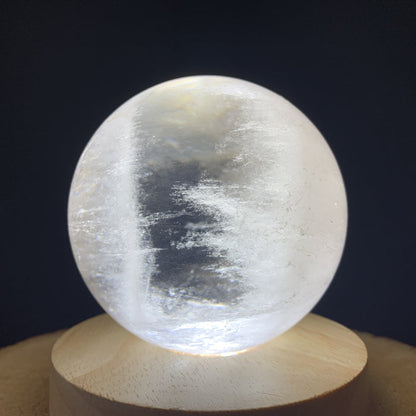 914g 8x8x8cm White Clear Quartz Sphere from China