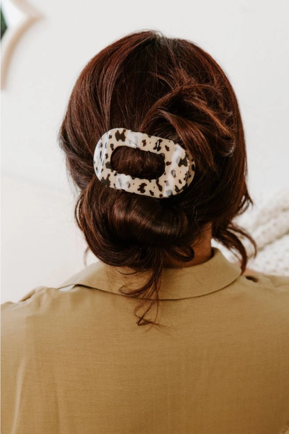 Blonde Tortoise Round Flat Hair Clip, Medium